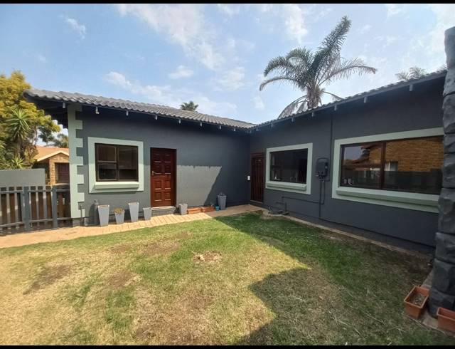 3 BEDROOM HOUSE TO LET IN SONNEVELD
